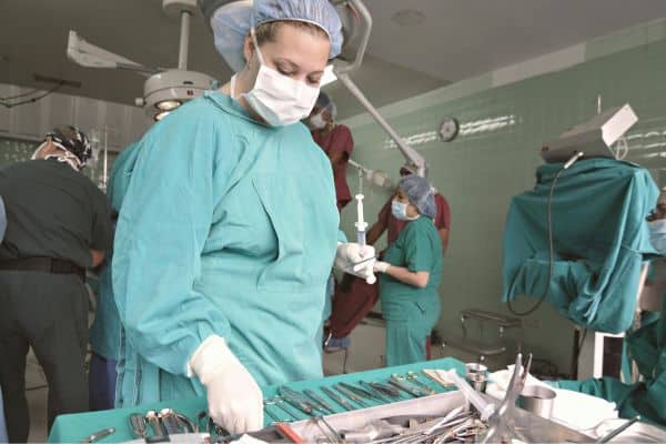 רשלנות רפואית בניתוח הגדלת חזה - עו"ד נתן ראט