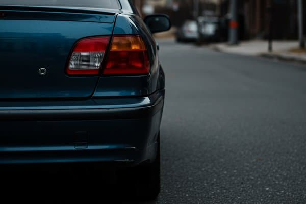 מומחה במשרד מסביר על צליפת שוט וזכויות נפגע תאונה.